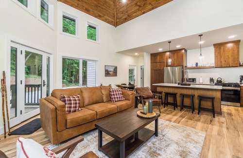 Dahlonega House | New Listing! The Porter Retreat - 35 Acres, Hot Tub, Fire Pit