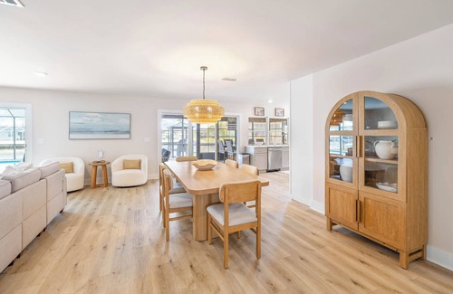 Spring Hill House | New Listing/Tiki Bar/Waterfront/Pool/games