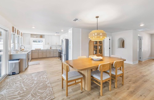 Spring Hill House | New Listing/Tiki Bar/Waterfront/Pool/games