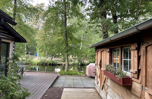Medford Lakes House | *New Listing to Vrbo* Lovely Lakefront Log Cabin in Medford Lakes