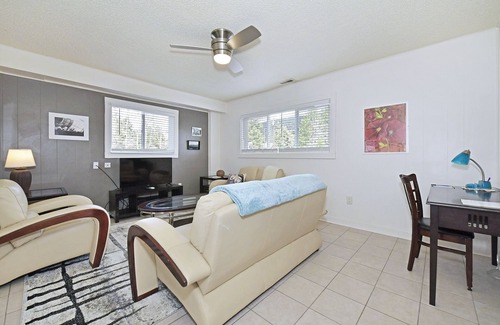 Woodland Park Apartment | New Listing Updated, Comfortable Modern Mountain Living