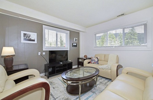Woodland Park Apartment | New Listing Updated, Comfortable Modern Mountain Living