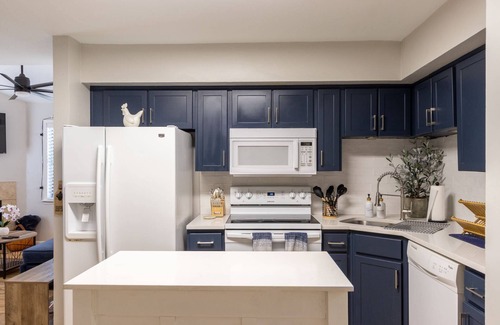Clear Lake Shores Condo | NEW Listing| Bring Your Boat |Dock w/water & power| 5 min to Kemah Boardwalk |Near NASA |Pool |Games