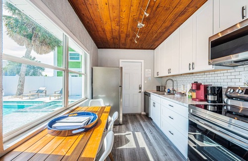 Indian Rocks Beach Apartment | New listing Spacious 4-Bedroom beach cottage steps from the beach