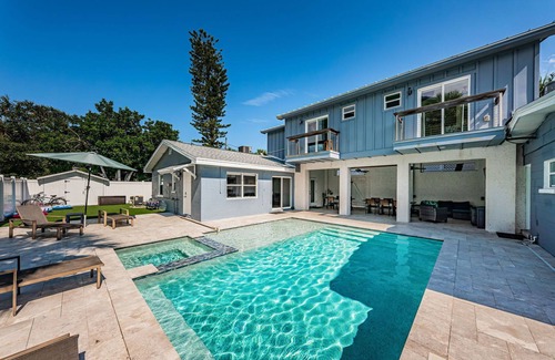 Indian Rocks Beach Apartment | New listing Spacious 4-Bedroom beach cottage steps from the beach