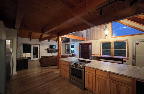 Kyle Ski Chalet | New Listing! Wander the Mtns-Off The Beaten Path Chalet- in Nantahala AC, WiFi