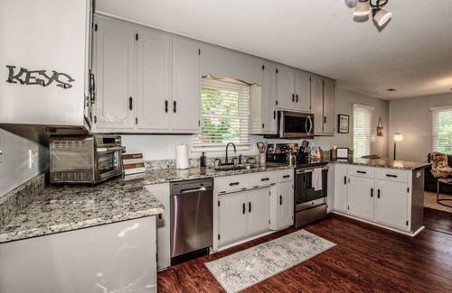 Sherrills Ford Cottage | New listing! Waterfront cottage w/boat dock, hot tub