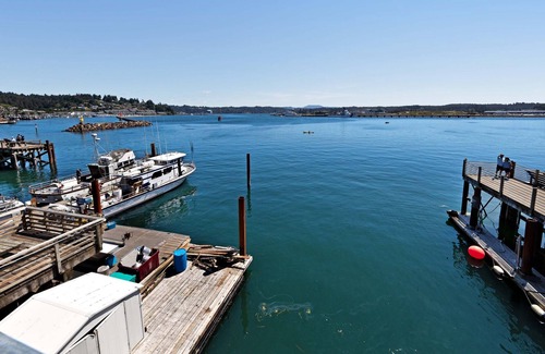 Historic Bayfront Apartment | New listing! Waterfront lodge studio w/ fireplace & balcony - on the Bayfront!