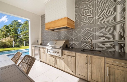Gulfview Heights House | New, Loaded! 6-Seater LSV, 6 Bikes, Private Pool, Walk to Beach!