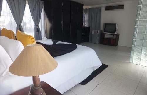 Universitas House | NEW LODGE - Universitas
