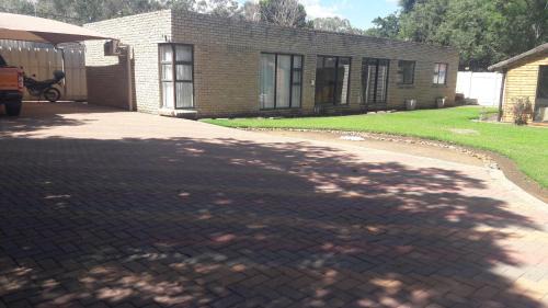 Universitas House | NEW LODGE - Universitas