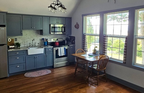 Lexington Apartment | New loft apartment in a working horse barn. Minutes from Lexington and the VHC.