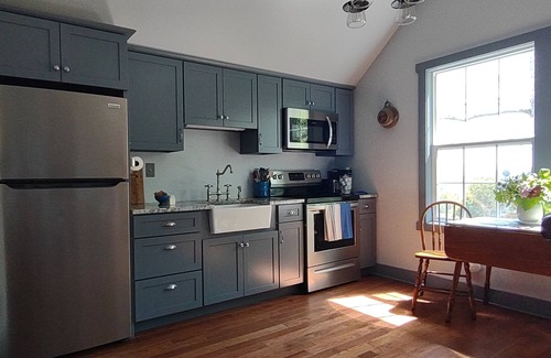Lexington Apartment | New loft apartment in a working horse barn. Minutes from Lexington and the VHC.