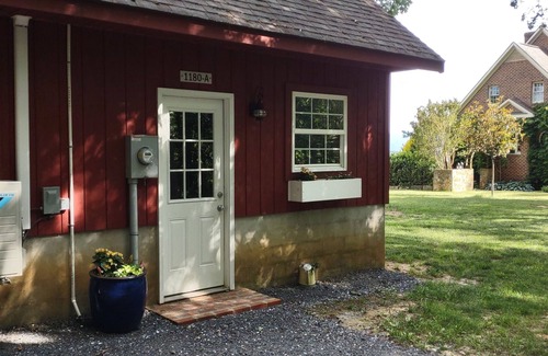 Lexington Apartment | New loft apartment in a working horse barn. Minutes from Lexington and the VHC.