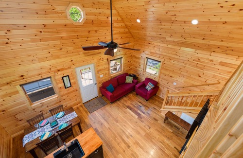 Luray Cabin | NEW Log Cabin by the River! Perfect Relaxing Retreat-Views & hot tub!