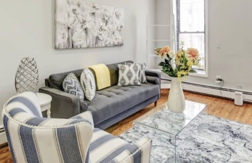 Cardozo Apartment | NEW! Logan Mansion Suite 4