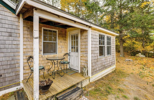 New London Cottage | New London Cottage w/Grill, Lake & Beach Access