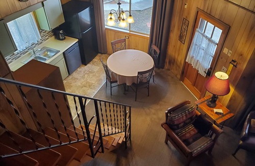 Ridgedale Cottage | New Low Rates for Walk-to-the-Lake Cottage w/Dock. Close to it All!