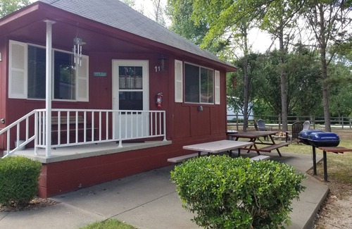 Ridgedale Cottage | New Low Rates for Walk-to-the-Lake Cottage w/Dock. Close to it All!