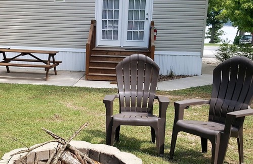 Ridgedale Cottage | New Low Rates for Walk-to-the-Lake Cottage w/Dock. Close to it All!