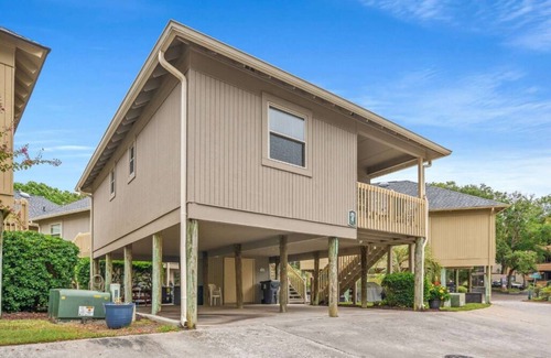 Myrtle Beach Cottage | NEW LOWER RATES 2 bed, 2 bath cottage, Shore Dr. area, 4 min walk to the beach