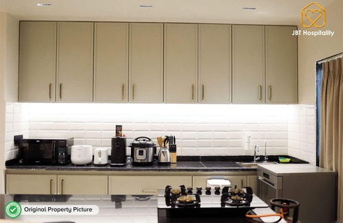 Vadodara Apartment | New Lux Apts Terrace Garden, Pizza Oven Full Service Fully equipped for NRIs