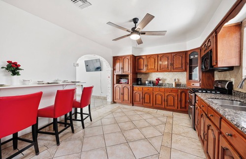 Coronado House | New Lux Roses House-Mins to Mayo Clinic & Airport.