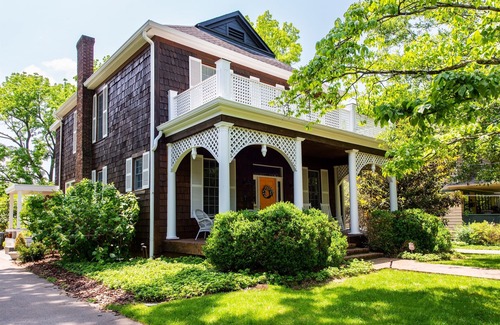 Versailles House | NEW LUX Sunroom, Downtown, Horse Country, Sunroom LUX, Fully Loaded