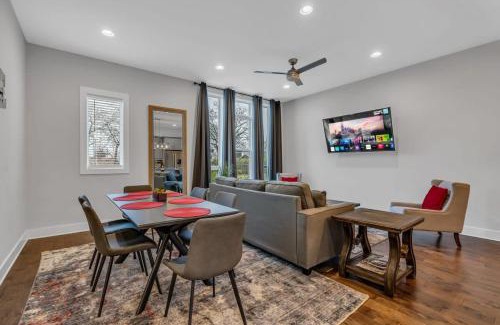 Nashville House | NEW Luxe 4BR 12 Beds - RoofDeck Views - Chefs Kitchen