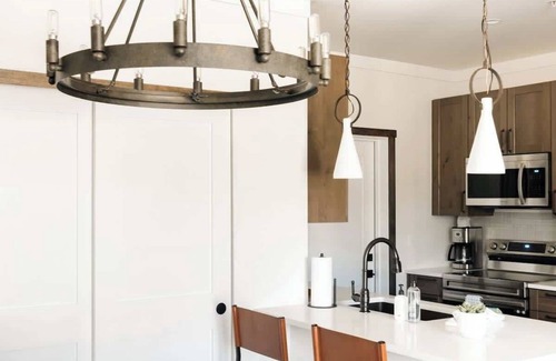 Fraser Condo | New Luxe Condo | Hot Tub | Minutes to WP! | Fraser