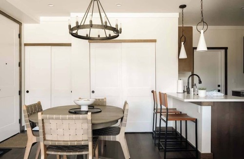 Fraser Condo | New Luxe Condo | Hot Tub | Minutes to WP! | Fraser