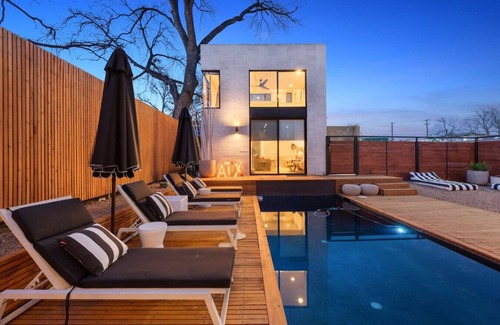 Holly House | NEW Luxe DT Austin Oasis | Pool | Casita
