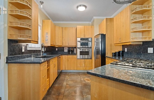 Church Street House | New! Luxe Family-Friendly Staycation Sleeps 16+