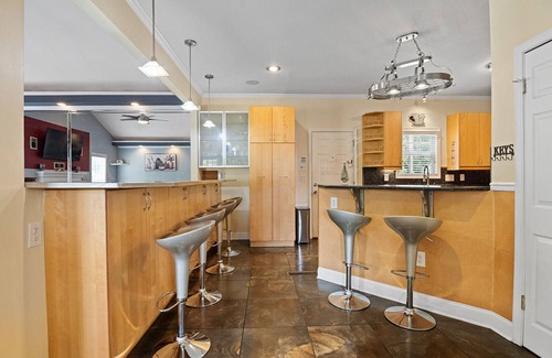 Church Street House | New! Luxe Family-Friendly Staycation Sleeps 16+