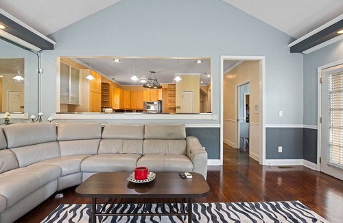 Church Street House | New! Luxe Family-Friendly Staycation Sleeps 16+