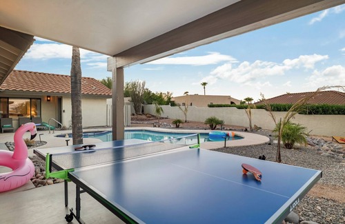 Fountain Hills House | NEW Luxe Heated Pool, Spa w Mountain Views Designer Duplex Villa w 5 King beds