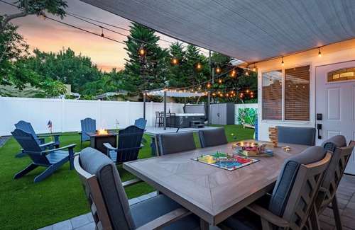 Parker Ridge House | NEW LUXE Hot Tub-Arcade-MiniGolf-10 min to Palm Beach-Downtown-PBI Airport