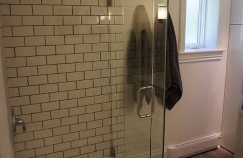 New Westminster Apartment | NEW Luxe Modern Suite in Heritage Home