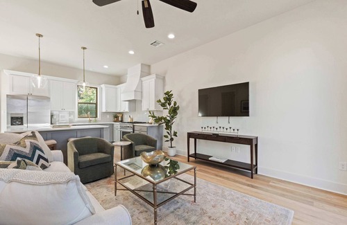 Lafayette House | New Luxe Oaks River Ranch King Bed A+Location