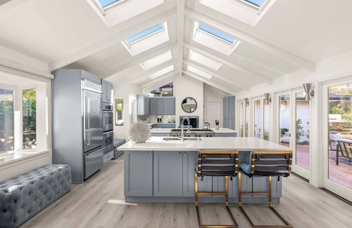 La Jolla Shores House | New Luxe Remodel,Walk to Beach, Ocean Views, Spa