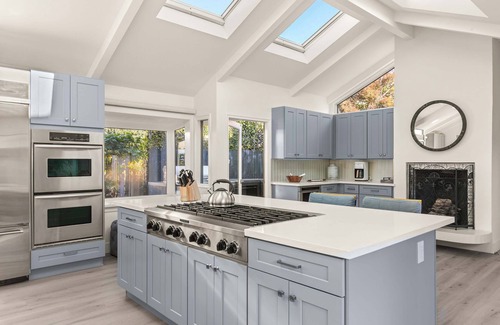 La Jolla Shores House | New Luxe Remodel,Walk to Beach, Ocean Views, Spa