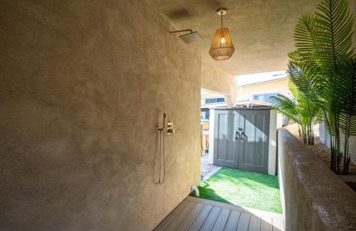 Parker Strip House | New Luxe Riverfront Home, Launch & Dock, Gamerooms