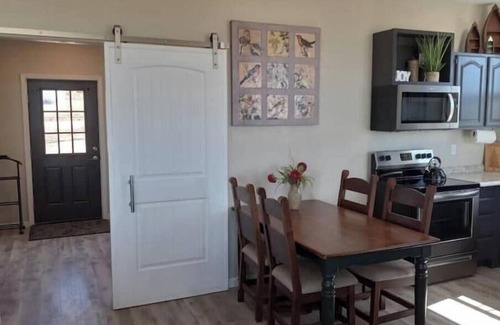 Mackay Cabin | New, luxurious, amazing view, Elk Cabin