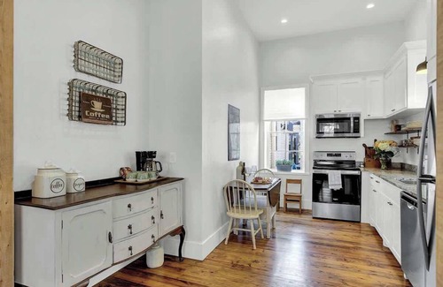 Fredericksburg House | New! Luxurious Home With Wine Cellar & Firepit!