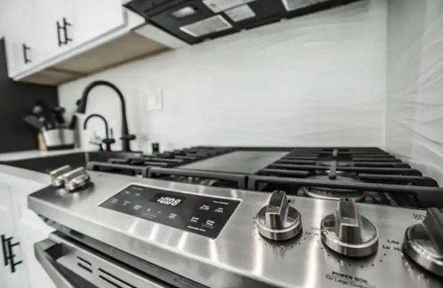 Sherman Oaks Apartment | New Luxurious One Bedroom One Bathroom Guest Suite