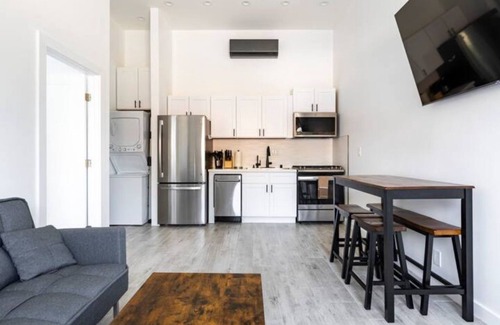 Sherman Oaks Apartment | New Luxurious One Bedroom One Bathroom Guest Suite