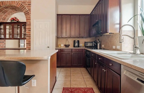 Barker House | NEW! Luxurious Stay with Beautiful Pool + Backyard