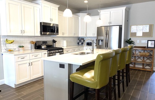 Hurricane House | NEW! Luxurious Zion Village Rental 6BD/5BA Sleeps 22+, Pool, Lazy River