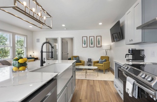 Dixon Park Apartment | New! Luxury 1-bedroom apartment with private EV Garage in Savannah with AC, WiFi