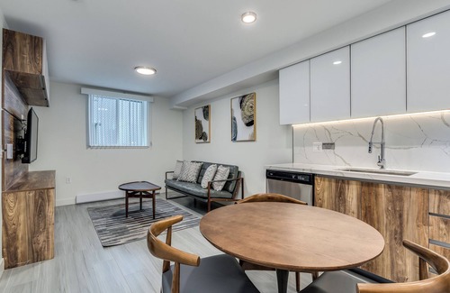 Downtown Vancouver Apartment | NEW - Luxury - 1 Bedroom - Walk to the Beach - 1168 Pendrell